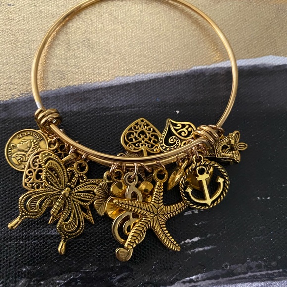 18 Charms Custom Make Bracelet - Picture 6 of 13